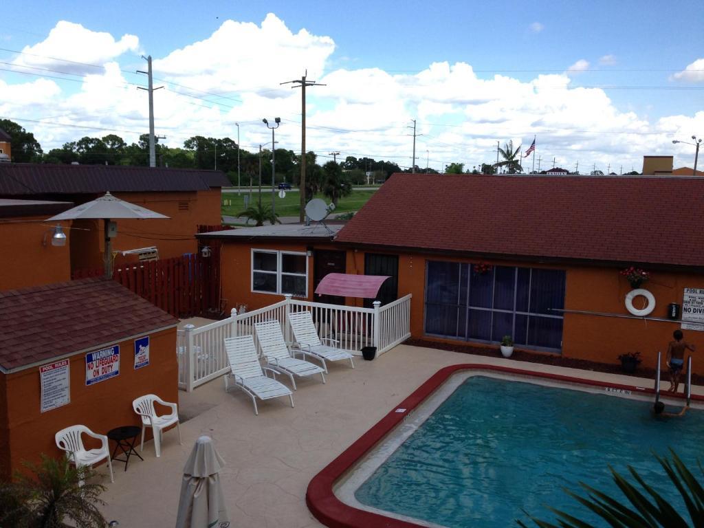 Americas Best Value Inn North Port Exterior foto